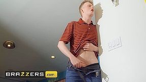 Hot - Jimmy Meets His Gf Chloe Temples Stepmom Cherie Deville & Soon After They Get A 3some