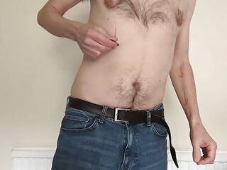 Painting my body with red and green arrows