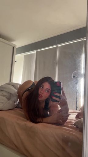 Teen onlyfan shows off her tits