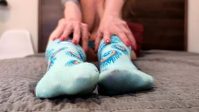 THE SMELL OF GRANNY FEET | Mary