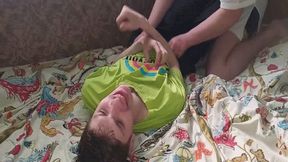 Tickling as a way to get attention MP4(1280*720)HD