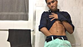 Latin Twink Lucas Pumping Meat