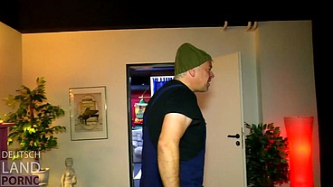 Hausmeister Schwuttke - nicht mal in Ruhe wichsen kann man ... Manu J