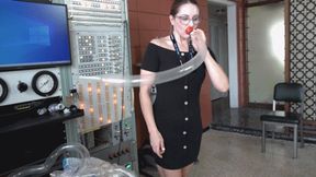 Tessa Jane Blows and Twists Entertainer Balloons (MP4 - 1080p)