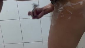 Me quedo sin labios grandes mientras mi amigo de mi novio se corre a chorros