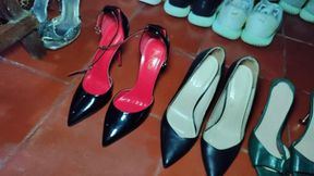 What beautiful crossed legs with pantyhose and high heels (3)