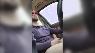 Amateur hunk jerks off in a truck outdoors