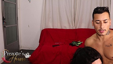 Travesti se exibindo em sexo ao vivo na Câmera com baizinho pauzudo de 25 cm.