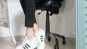 The smell of socks in the office AVI(1920x1080)FHD