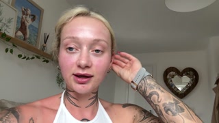 Stranger gives builder obsessed nympho his vest &amp; she takes it home to CUM with!!