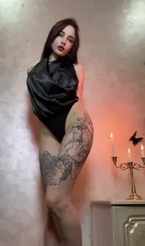 emo lady with delicious emo feet