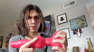My Recommended beginner's Dildo (Toybox showcase 1) Bloopers in the back!!