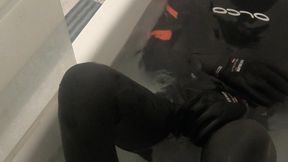 Cold bath wetsuit play - 2