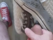 Sperme sur converse