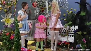 Classic TV Show: Teen MILF gives funny handjob and seductive blow at gym