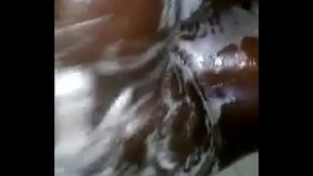 la chatte avec clito excis&eacute_ 3 prend son bain