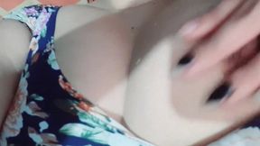 lesbiana tomada y se graba y envia video a su novia pero se confunde y se lo envia al tio, real casero amateur
