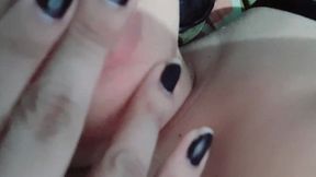 lesbiana tomada y se graba y envia video a su novia pero se confunde y se lo envia al tio, real casero amateur