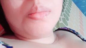 lesbiana tomada y se graba y envia video a su novia pero se confunde y se lo envia al tio, real casero amateur