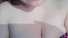 lesbiana tomada y se graba y envia video a su novia pero se confunde y se lo envia al tio, real casero amateur