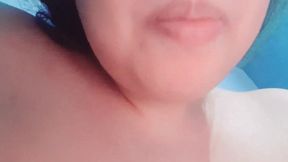 lesbiana tomada y se graba y envia video a su novia pero se confunde y se lo envia al tio, real casero amateur