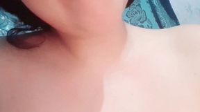 lesbiana tomada y se graba y envia video a su novia pero se confunde y se lo envia al tio, real casero amateur