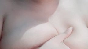 lesbiana tomada y se graba y envia video a su novia pero se confunde y se lo envia al tio, real casero amateur