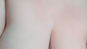 lesbiana tomada y se graba y envia video a su novia pero se confunde y se lo envia al tio, real casero amateur