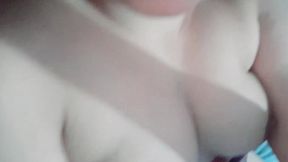 lesbiana tomada y se graba y envia video a su novia pero se confunde y se lo envia al tio, real casero amateur