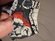 Ejaculation sur mon boxer Freegun Star Wars