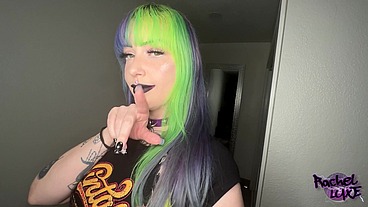 Glo Tripod’s 12-Inch BBC Wrecked Holes Biggest Facial Ever!