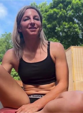 How Many Burpees Lora Cross Can Do