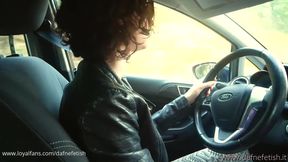 Lulu driving in reverse gear (pedal pumping, reverse driving)