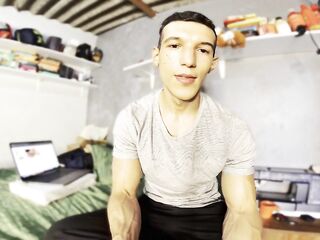 My girlfriend gives me a unfathomable mouth and I cum in her throat jOI