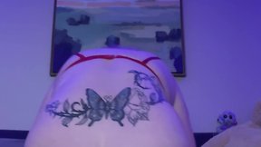 Amaericain adult transgender fuckes her butt with a enormous sextoy
