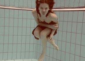 Kinky amateur European college girl exposes nude in the pool