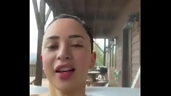 Rica dominicana toc&aacute_ndose