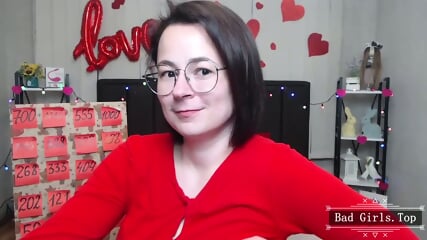 Petite webcam milf pretty long legs teasing