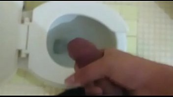 Una paja en el ba&ntilde_o