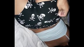 Mi cu&ntilde_ada B. Despu&eacute_s de la fiesta en su habitaci&oacute_n, me corr&iacute_ dentro de su co&ntilde_o caliente.