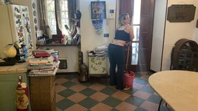 the housekeeper squirts after taking it in the ass