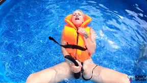 Life Jacket Vibe Play in the Pool