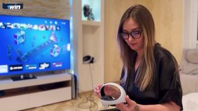 Stepson pleases stepmom in VR as she's lost in the simulation