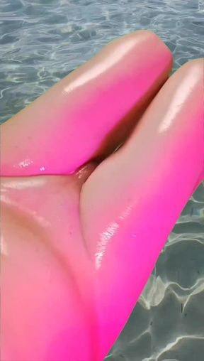 4 Hands-free Colorful Oiled Thighs Masturbating in the Water