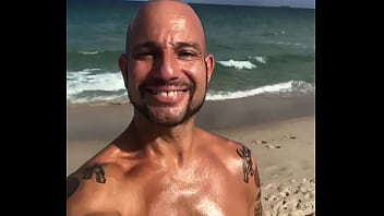 TAN FIT RIPPED ITALIAN PORN STAR