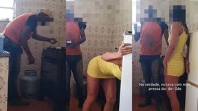 entregador de gas nao resistiu e deu leitinho na hotwife exibida