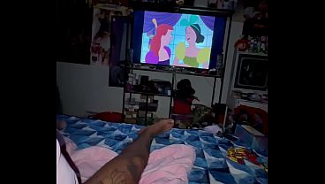 PIJAMADA CON MI AMIGA, LE METO UNA COLITA DE ZORRA POR EL CULO
