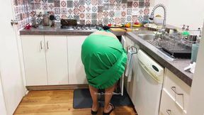 Homely Hotwife’s Saree Tuck & Hip Fold Elegance - a Kitchen Delight!