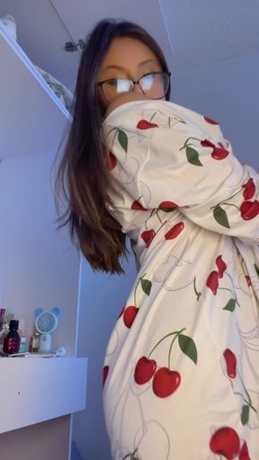 Amateur with big tits shows off her ass