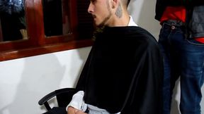 corteio o cabelo e fodi o cabeleireiro